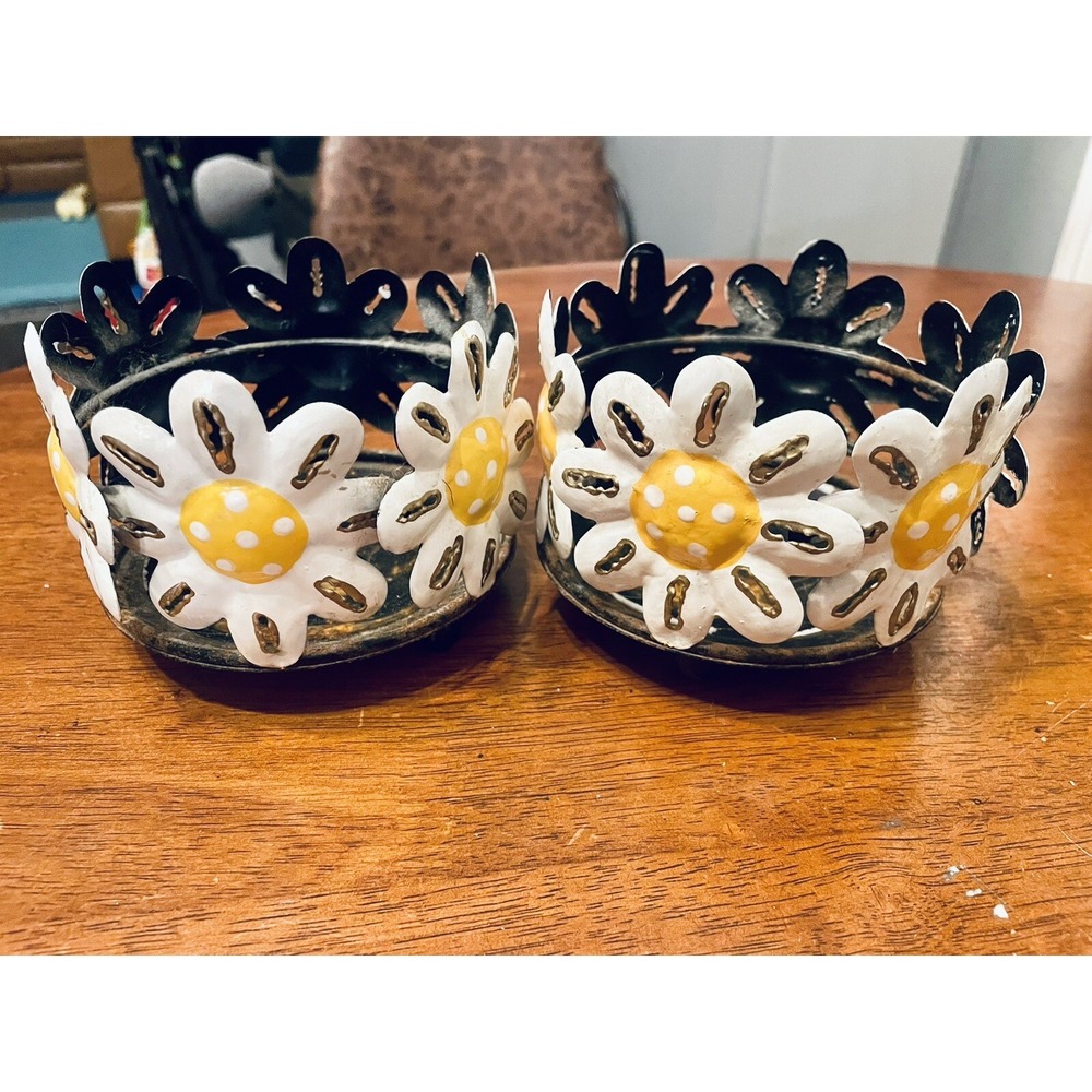 Daisy Candle Holders Metal Floral Design‎ Home Decor Set Of 2 Cottagecore